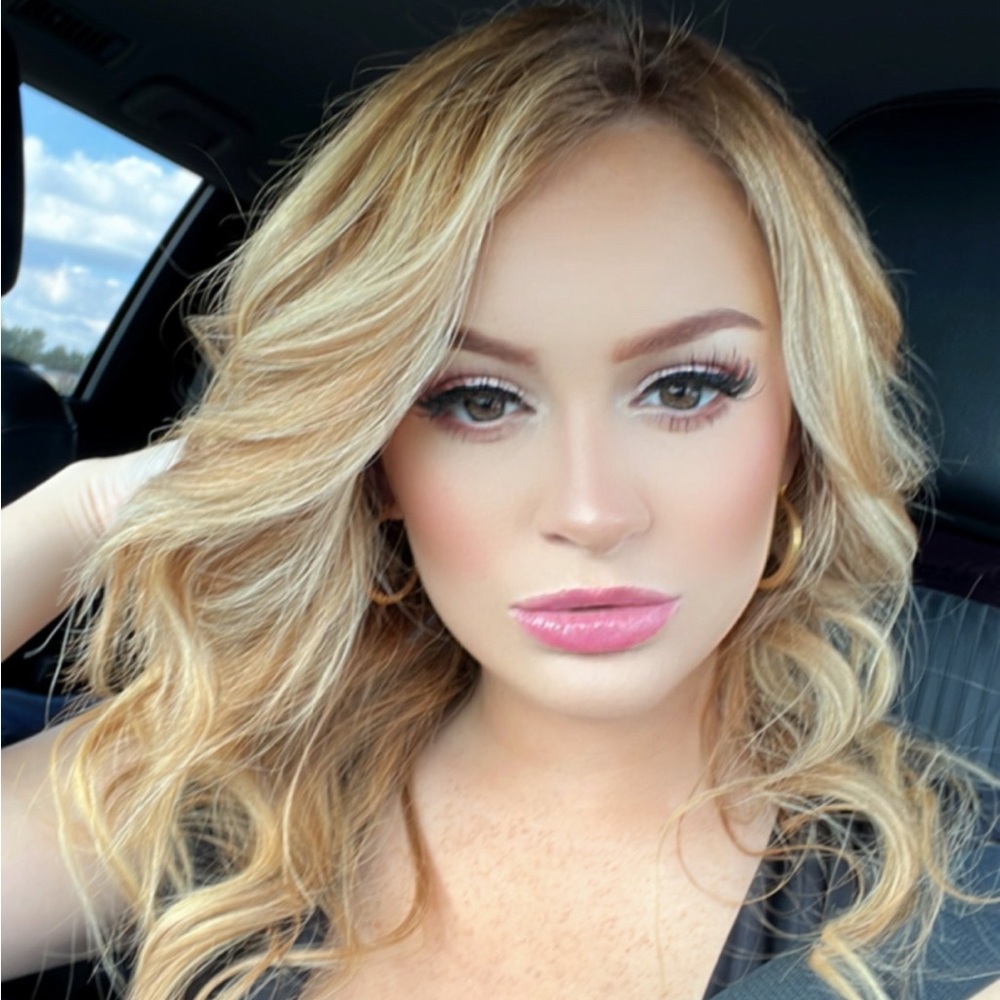 Meet your Posher, Caitlin